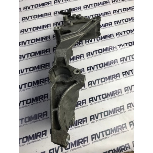 Кронштейн генератора VW Passat B6 2.0TDI 2005-2010 03L903139D